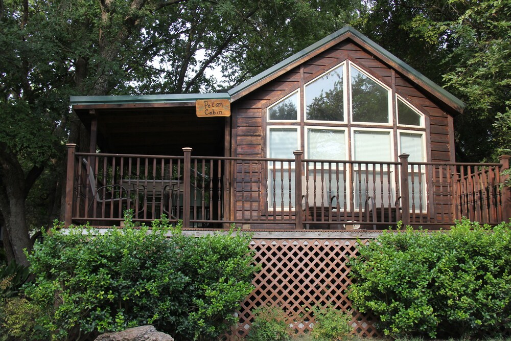 Mendelbaum Winery Guest Cabins