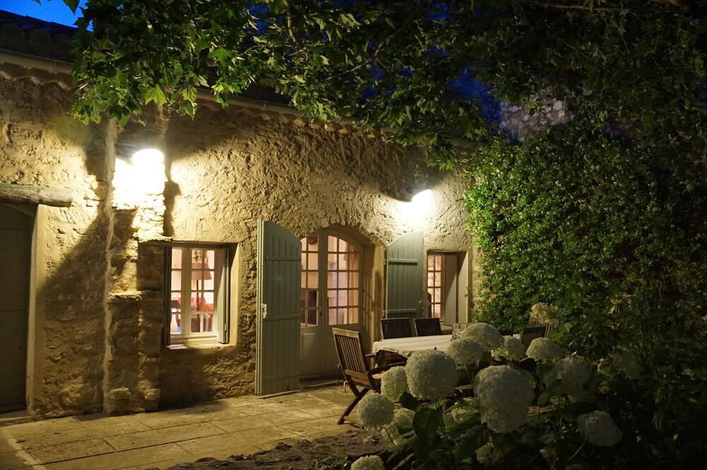Charming Provencal farmhouse in exposed stones in the shade of the plane trees - Swimming pool