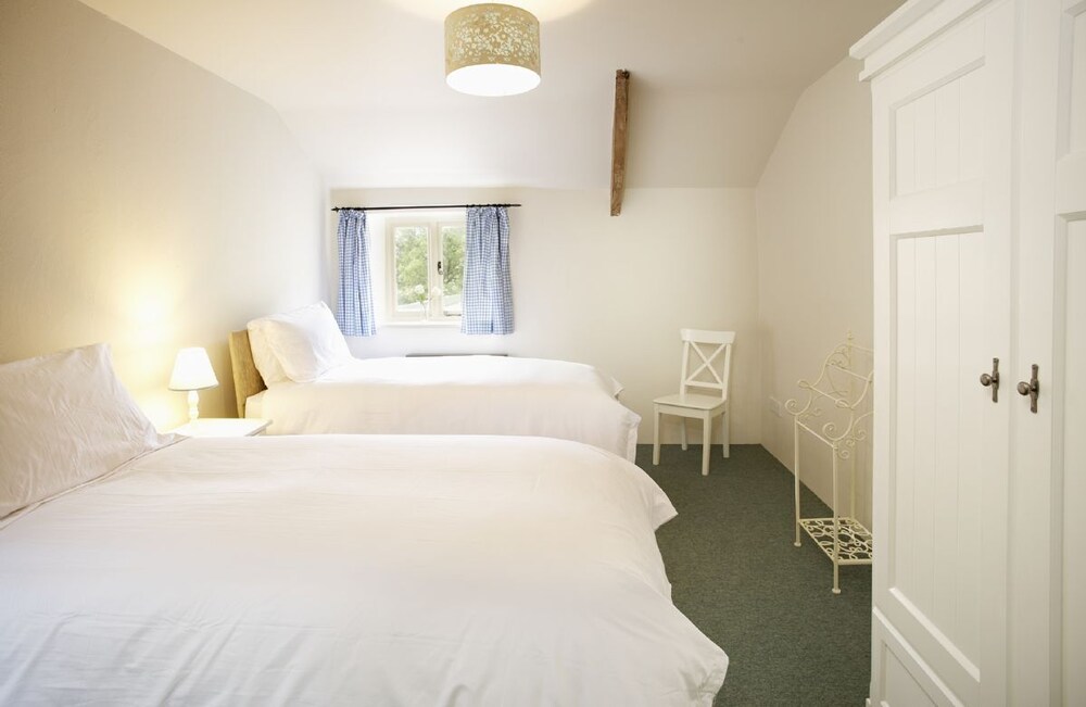 Redgate Farm is a thatched, 17th century, Grade II listed former farmhouse in a peaceful village.
