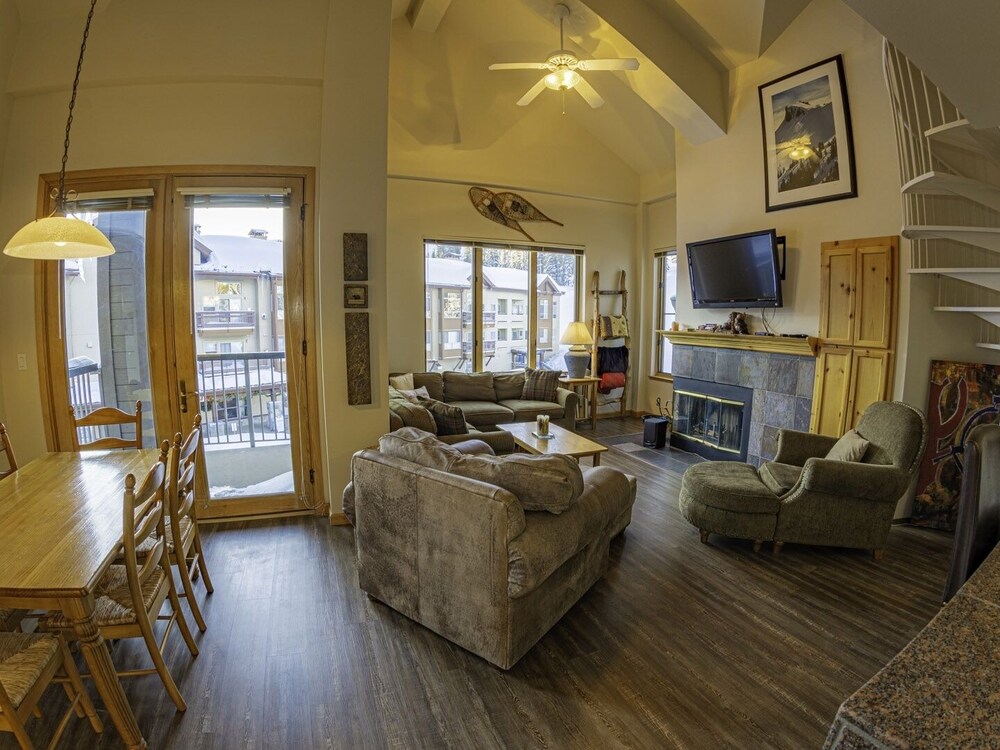 The Central Lodge #308 - Pet Friendly 2 Bedroom Condo
