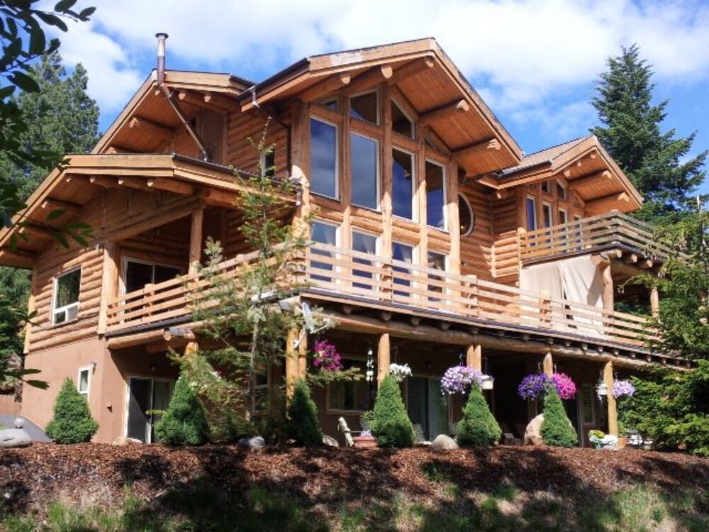 Bigfoot Lodge B & B