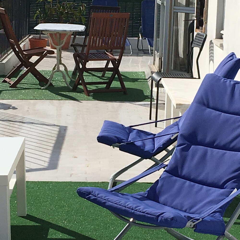 Carcavelos Beach Penthouse [air conditioner and wi-fi]
