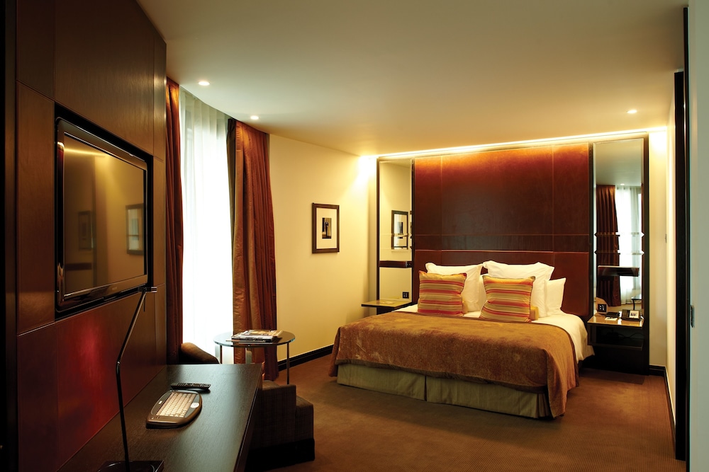 Crowne Plaza London - Battersea