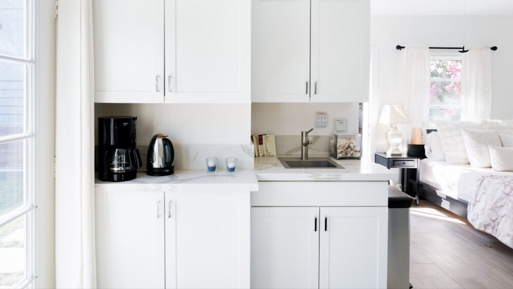 Studio by the Beach with Backyard Garden 