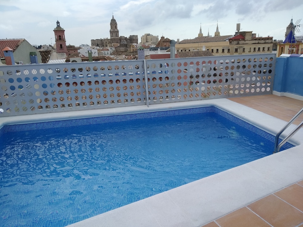 Beautiful apt for families in great location old city & POOL, wifi, aircon