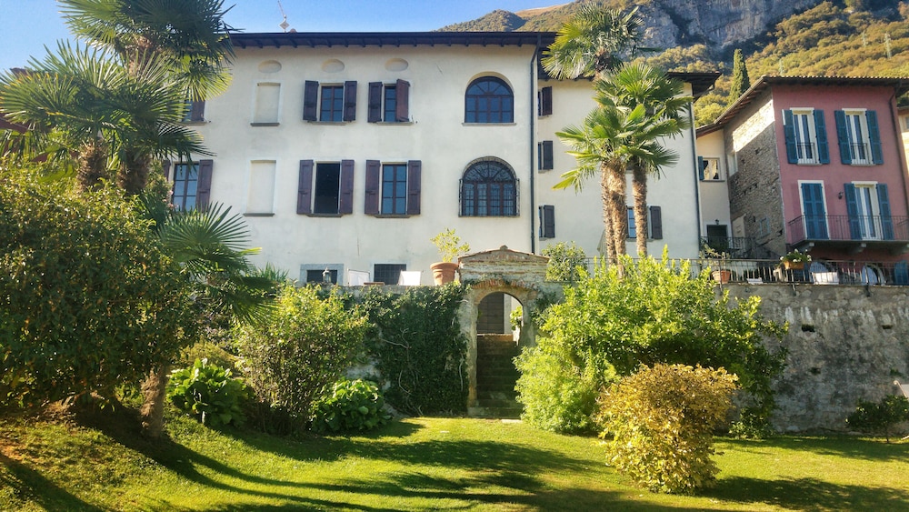 Casa del Portico