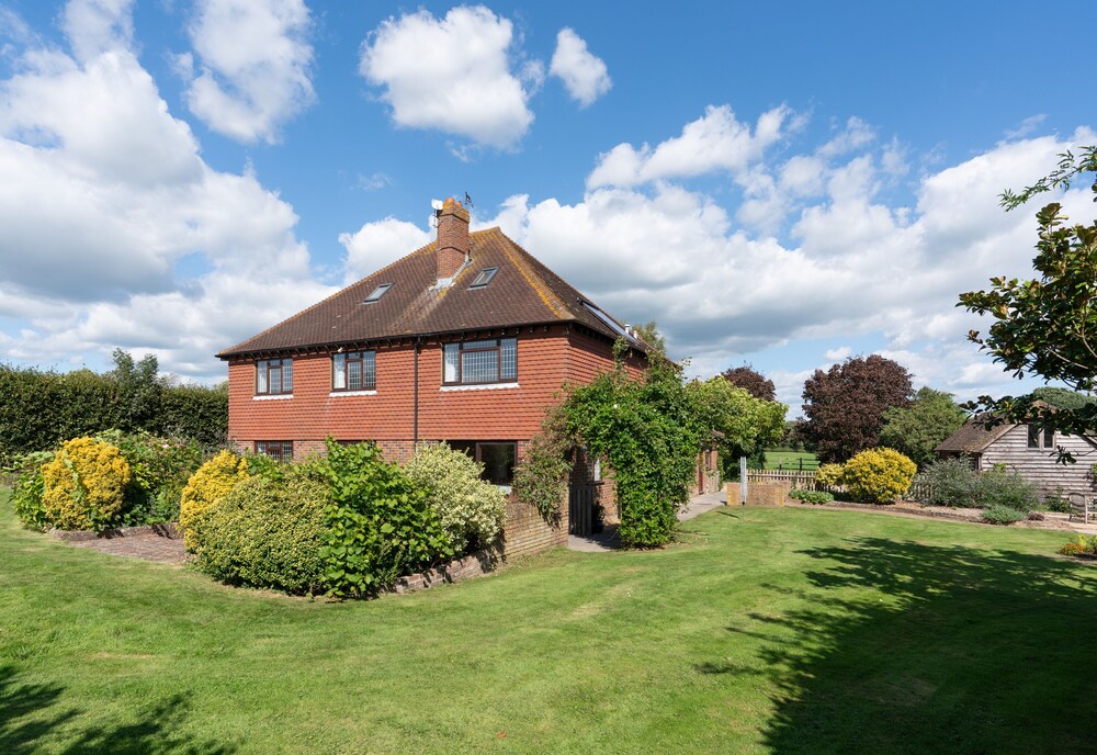 Drockmill - Sussex Farmhouse with Private Reservoir & Lake - Sleeps 11