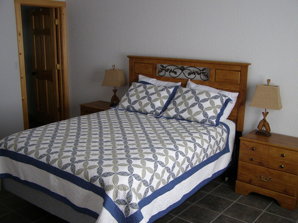 4 Bdrm Condo Unit .......  576 Solper Lane  Bottineau ND 58318