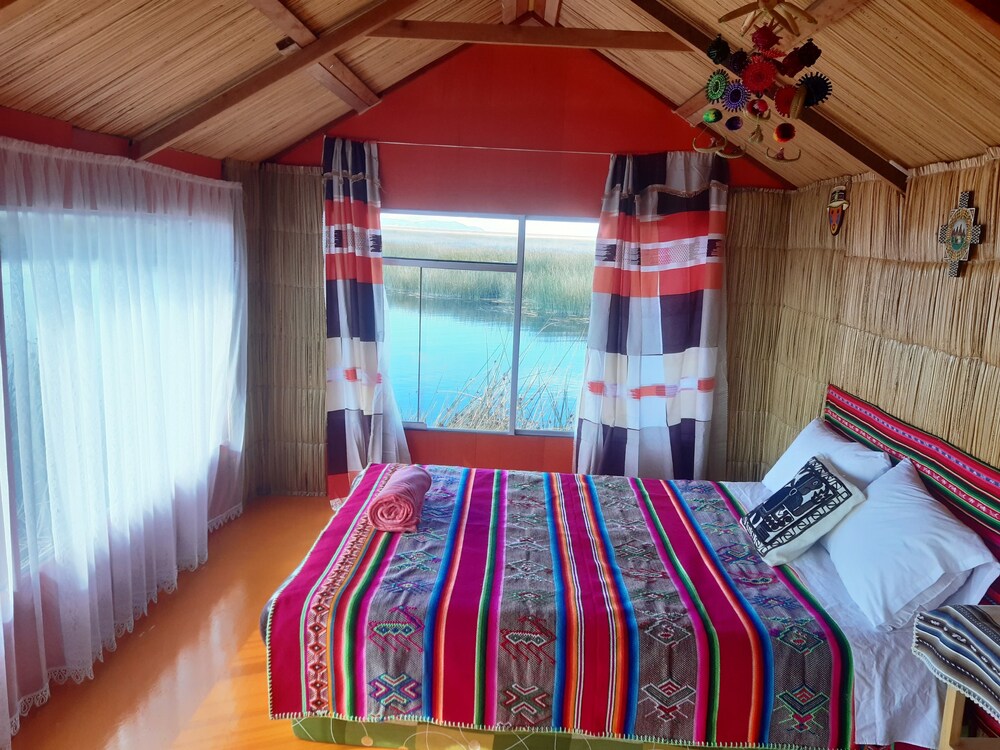 Uros Lupaka Lodge Hotel