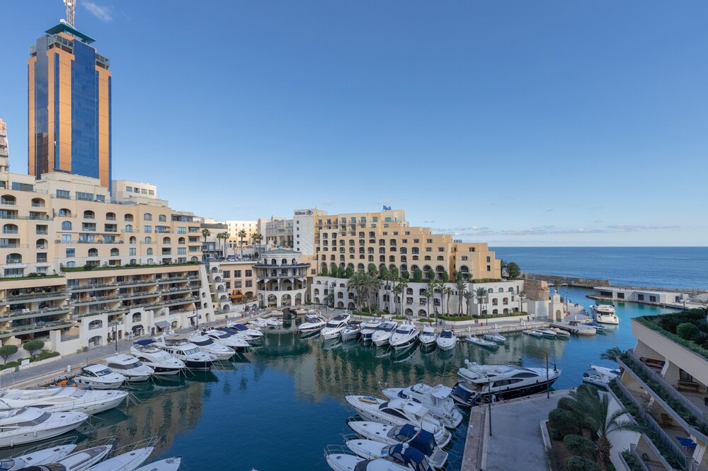 3BR LUXURY PORTOMASO MARINA