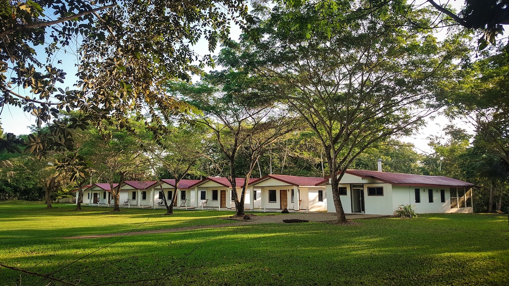 Roaring River Golf & Accommodations
