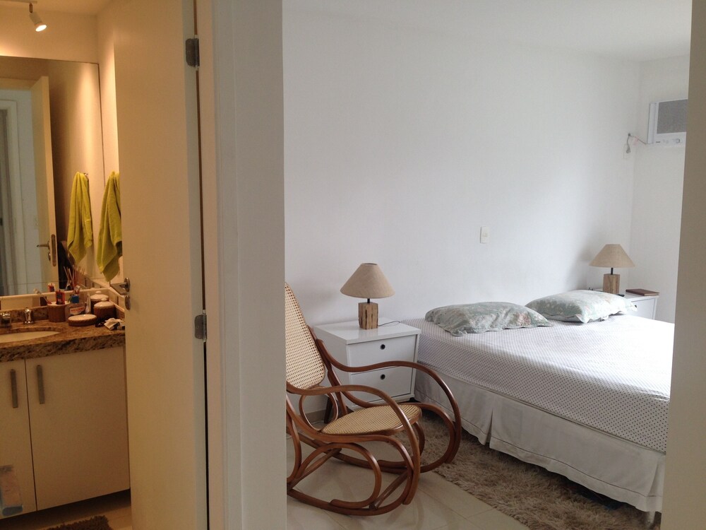 3 suites on Charitas Beach, near Catamaran-Rio, commerce and driving