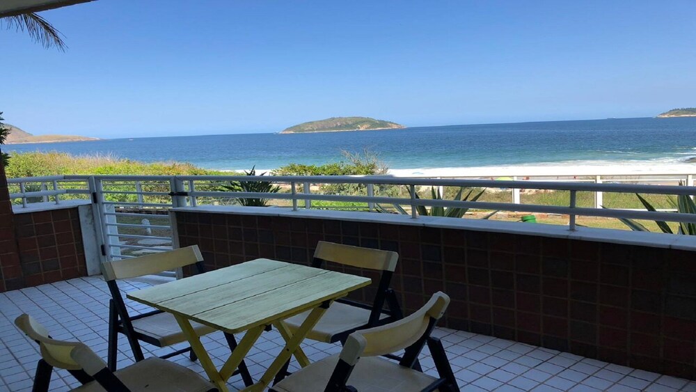 APARTMENT IN FRONT OF THE SEA WITH PRIVATE PASSAGE TO CAMBOINHAS BEACH