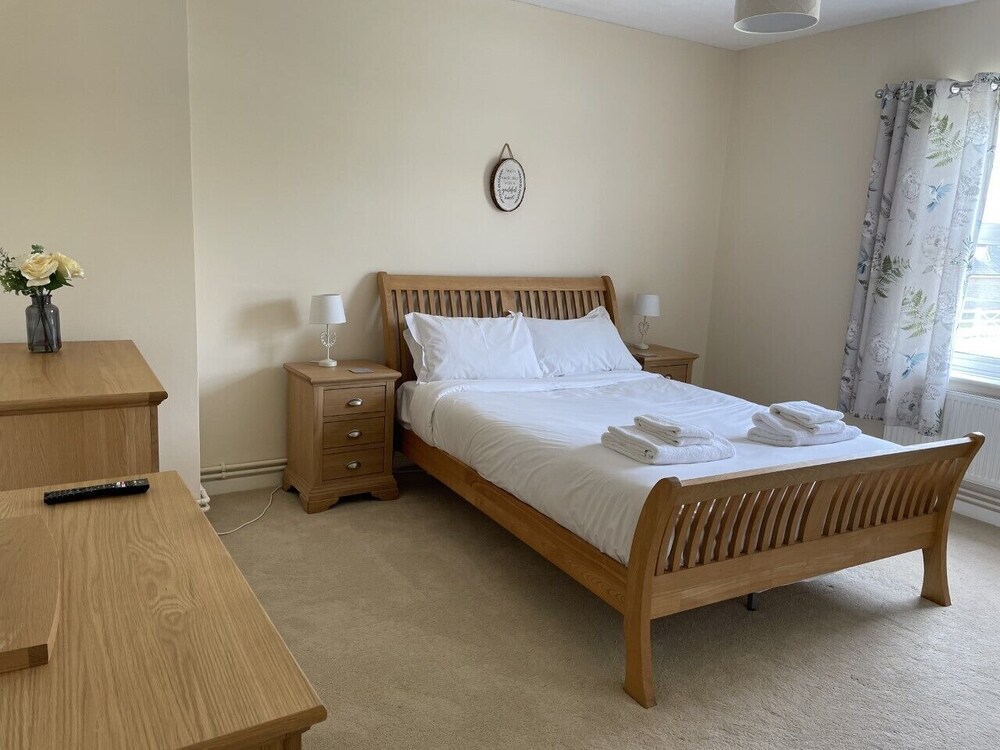 Lovely 2 bedroom peaceful Dorset apartment, horse stable hire possible to !