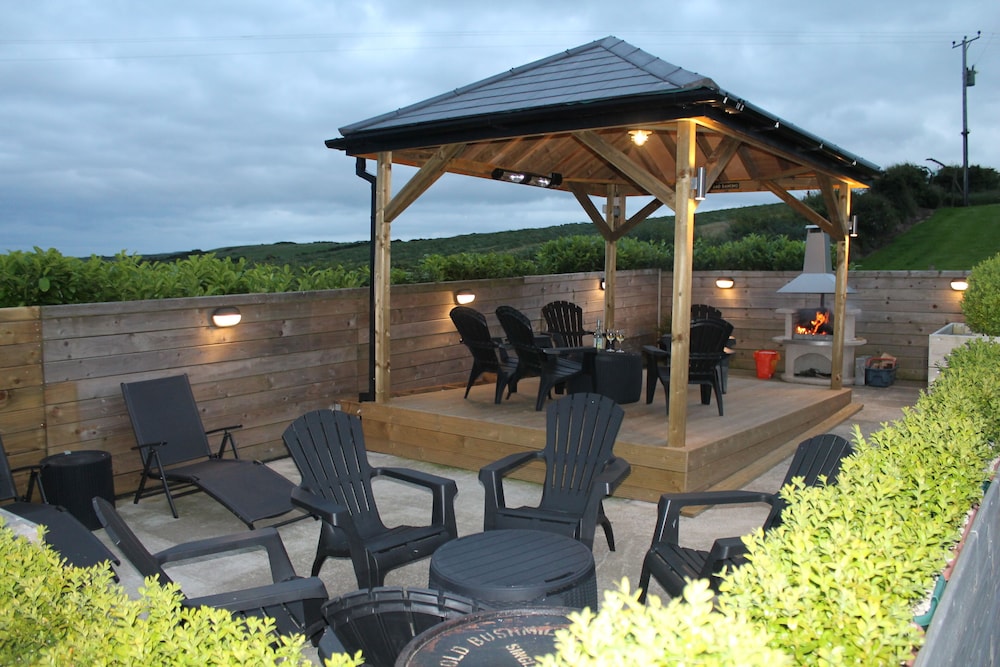 Modern premier house, magnificent sea views, close to the Giants Causeway & golf