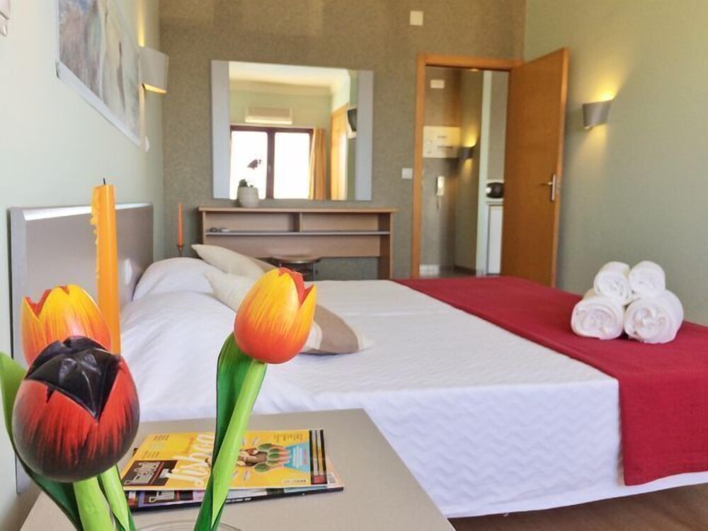 Yuka Surf Ericeira - Ocean View & Pools