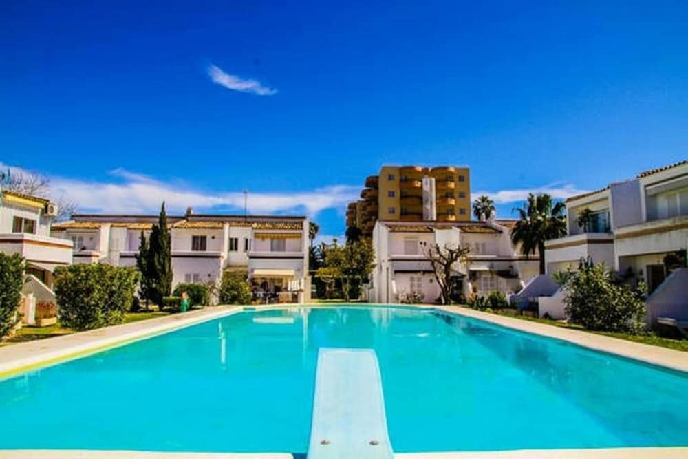 Ground floor apartment with pool, WIFI, TV sat, air conditioner, BBQ