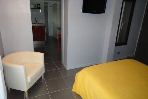 T2 recent furnished apartment in Lançon provence, modernity and comfort.