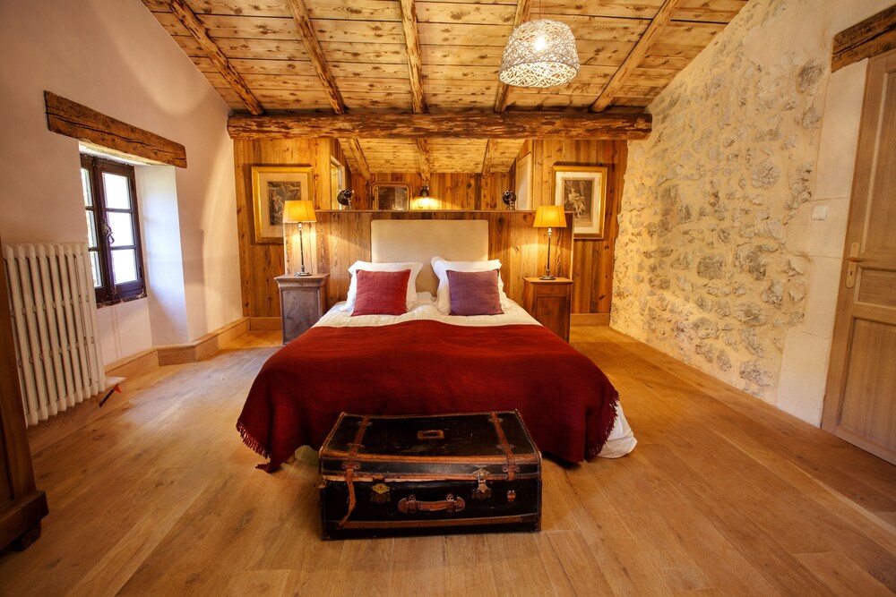 House - Hamlet XVIII century - cliffs panorama of Vercors