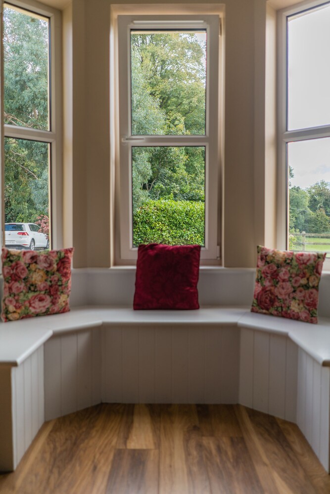 Historic country house overlooking Killarney Lakes