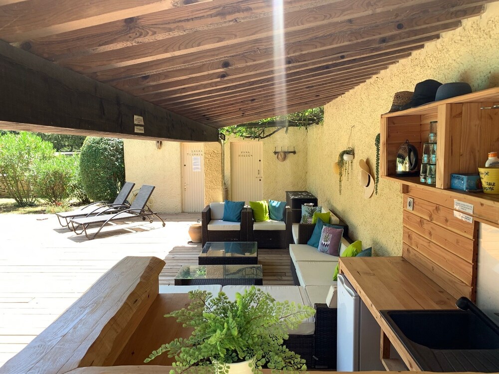 19th century family property, park, 14x6m swimming pool, private river access