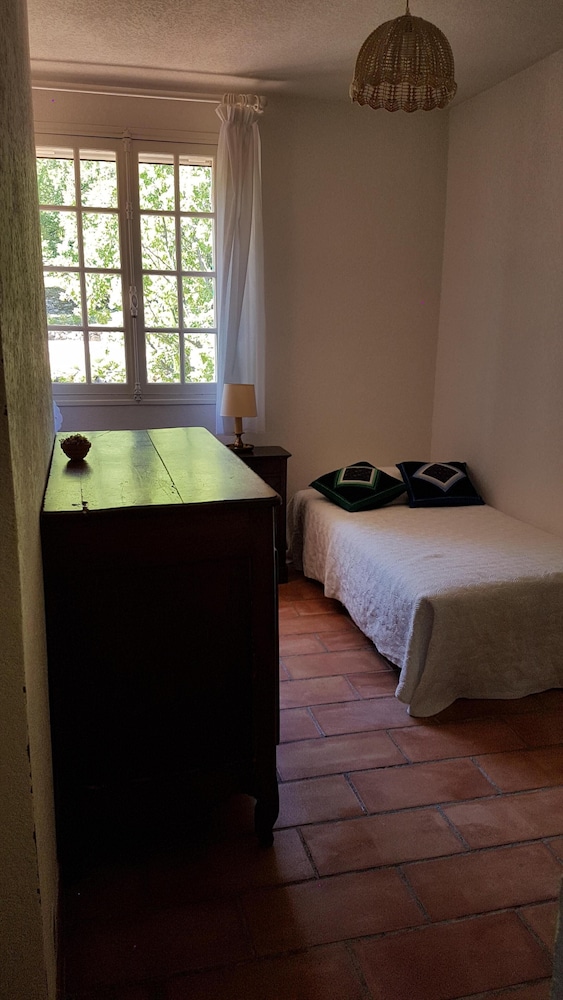 Provencal country house, exceptional view with swimming pool
