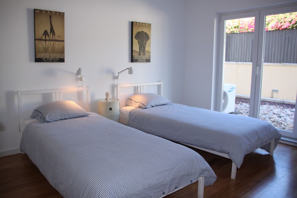 MODERN AND VERY FASHIONABLE APARTMENT FOR 6 PAX, WITH POOL + AIR CONDITIONING