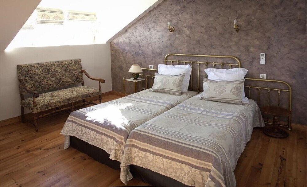 The Néouvielle Suite ----------------------------------------------- -------------