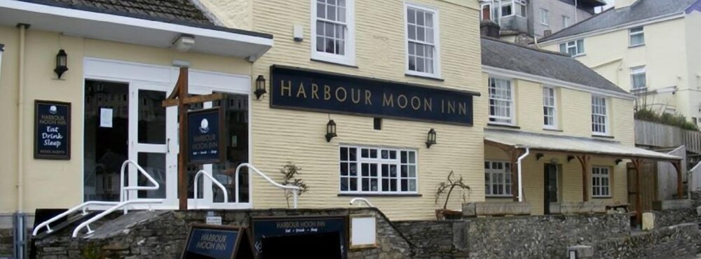 Harbour Moon Inn