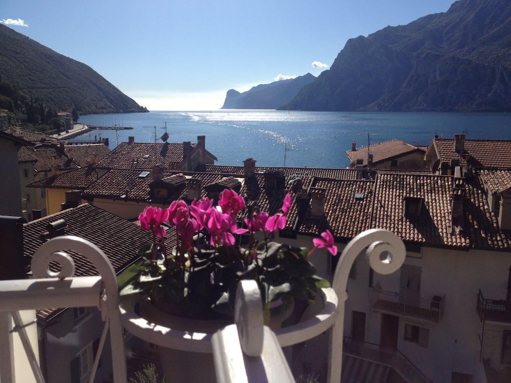 La Terrazza del Lago / Charming Apartment **** S Trentino / Dream landscape / Torbole
