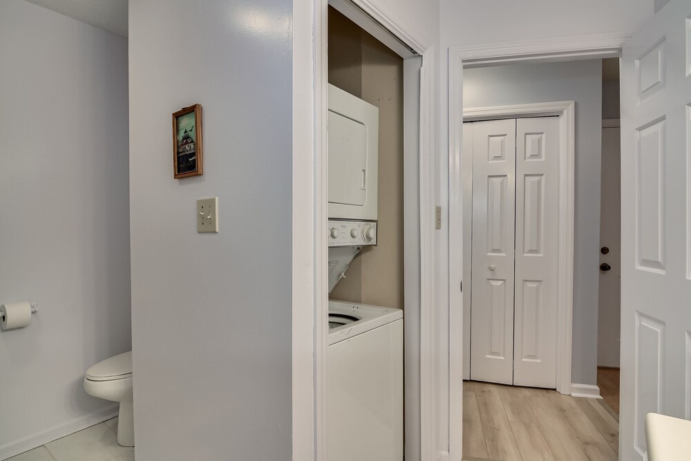 Comfortable Apt, 2.5 miles away Masters for golf fans!