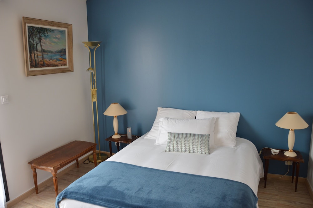 Stay in the heart of Versailles