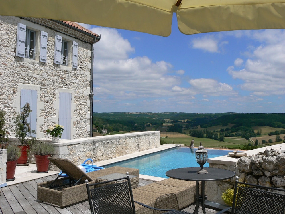 Apartment of charm and character in a village in South West France