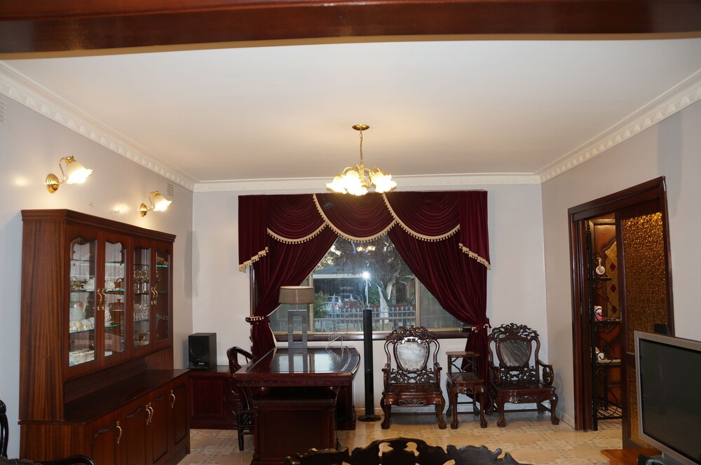 Katie's Antique House