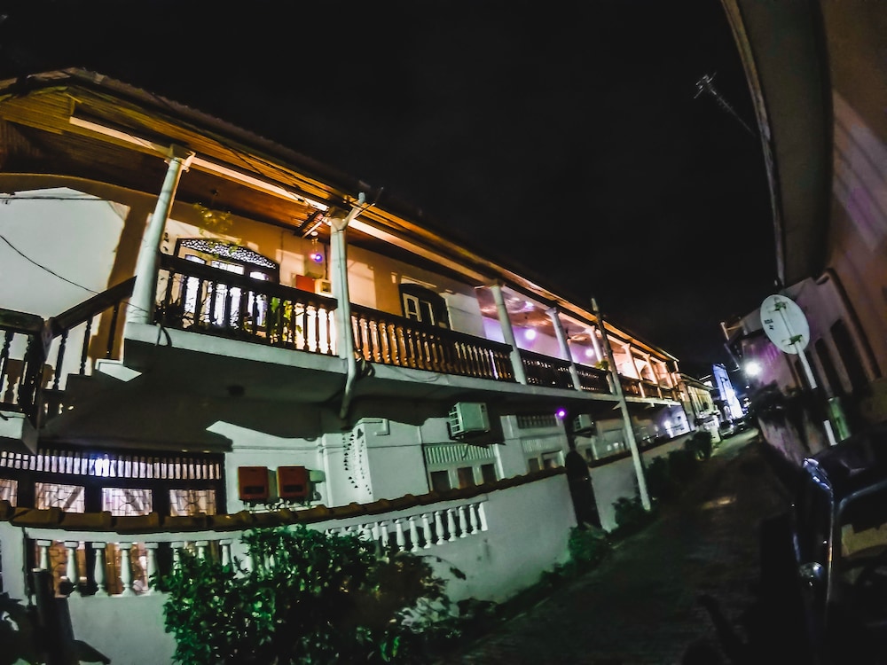 Beach Haven Guest House (Mrs Wijenayake's Guest House)