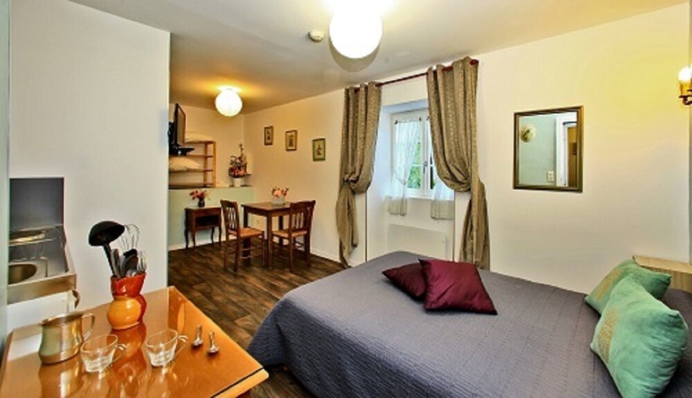 Studio in a former coaching inn in the heart of the Périgord Noir