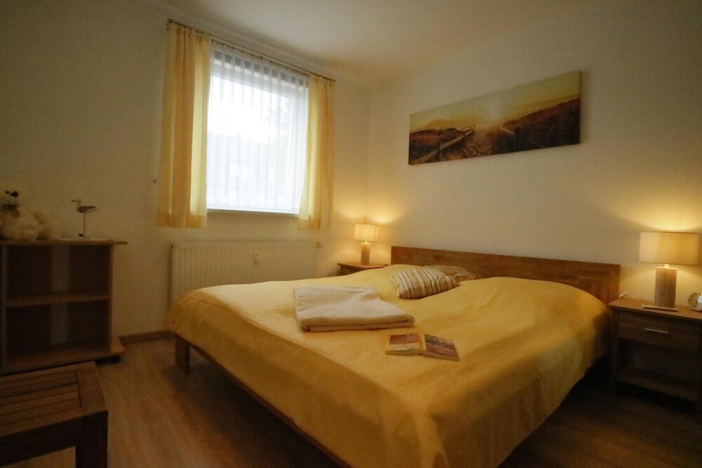 Apartment directly on the Müritz, pets, sauna possible, WiFi & bicycles included