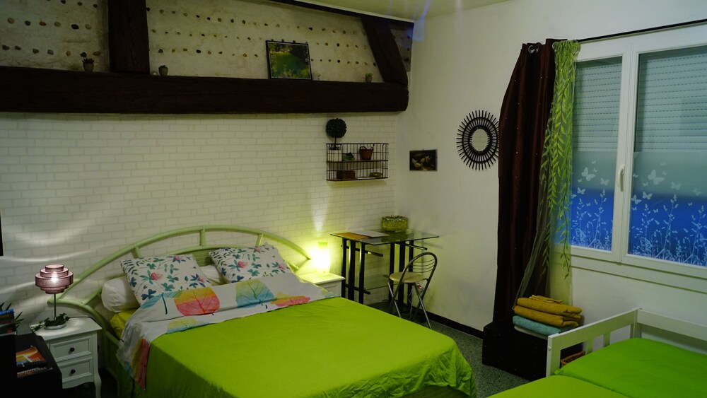 Bedroom 4 (4 people) 1 double bed and 2 single beds