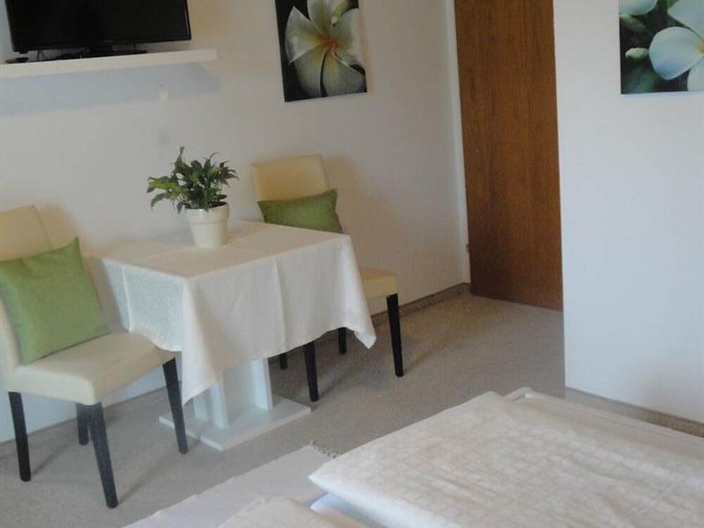 Family room, toilet and bath / shower separated, - Hotel Pension Schwaiger
