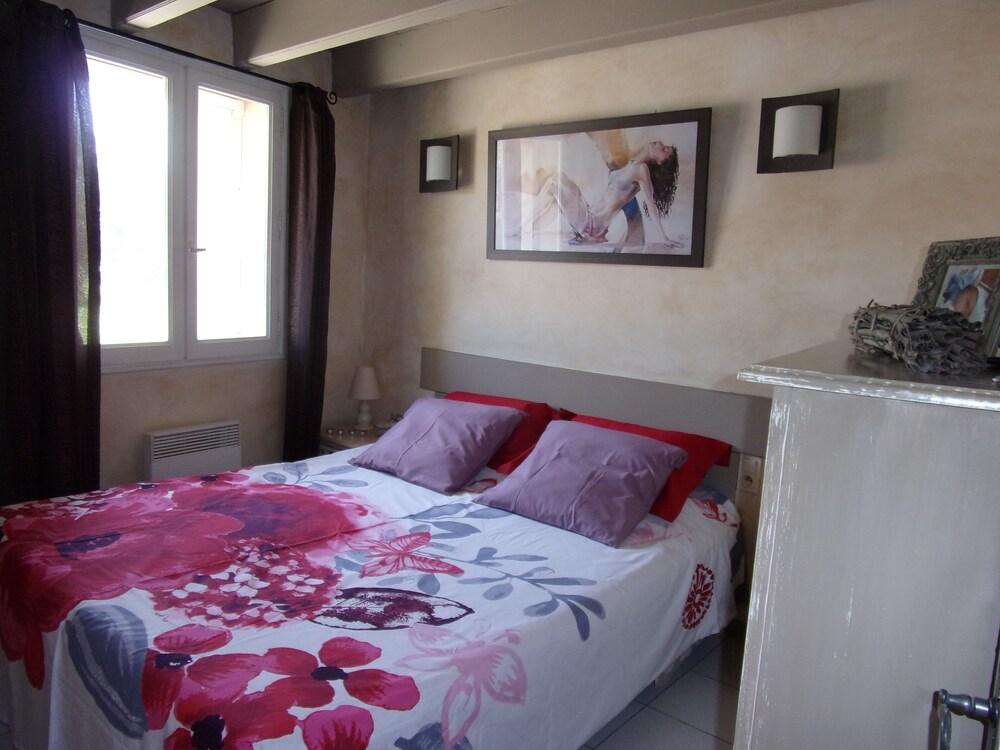 The farm Olive en Provence for 6 people: two outbuildings: house + studio