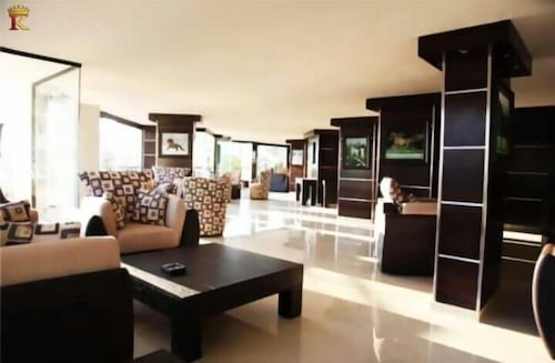 Kingdom Suite Hotel