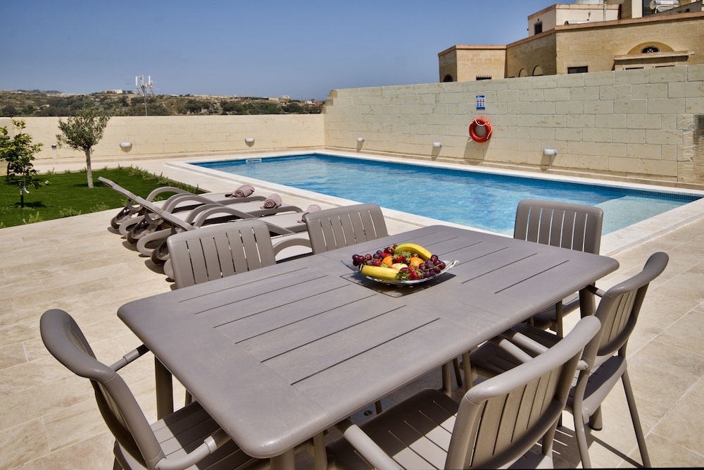 Ta Xandru Holiday Home with pool in Munxar Gozo