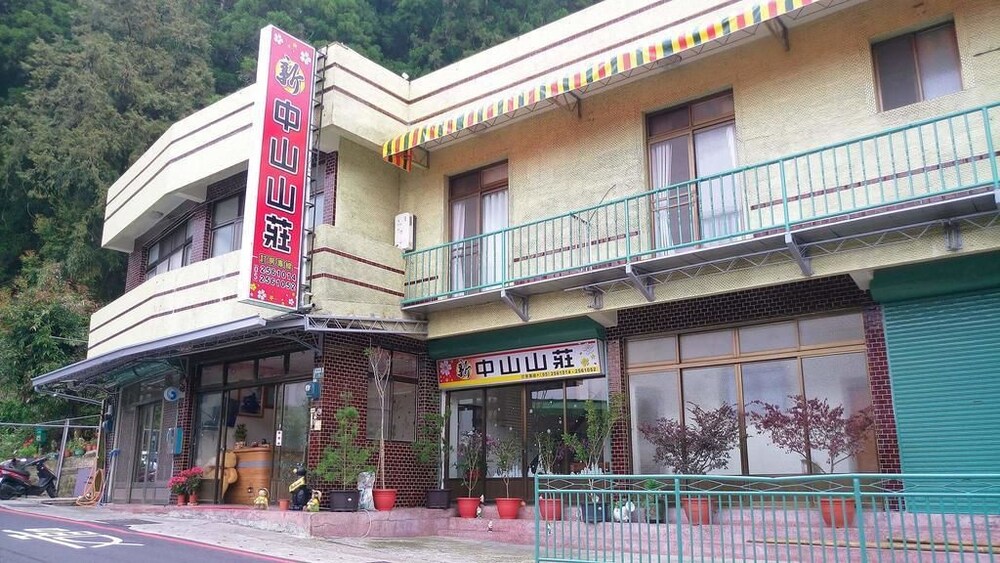 Shin Zhongshan Hostel