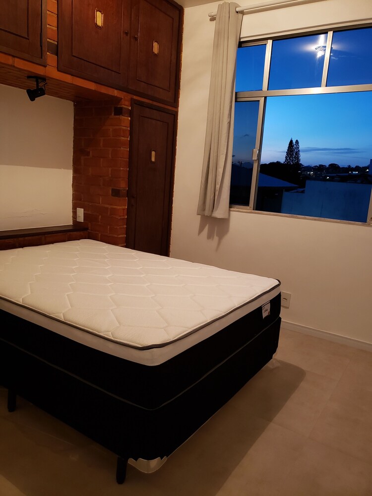 Renovated apartment with garage, two blocks from the beach (feirinha street)