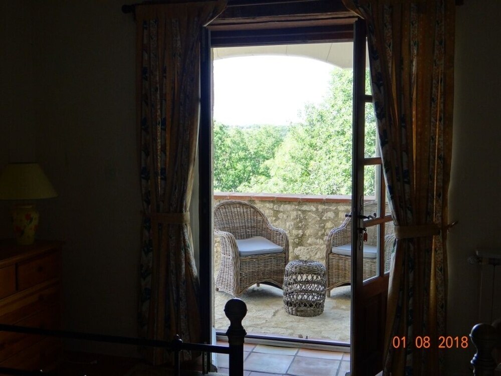 Large Farmhouse in the Quercy Square 6bdrm (15p) Swimming pool Tennis Quiet guaranteed.