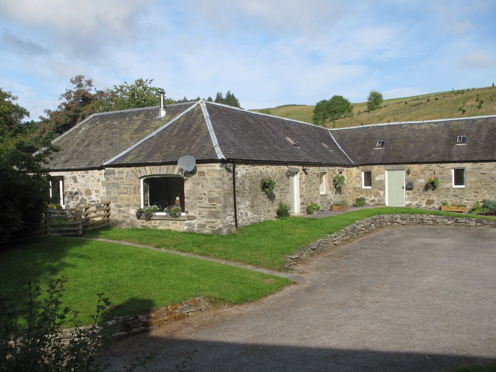 Charming steading conversion in rural Scotland. Self catering, sleeps 6.