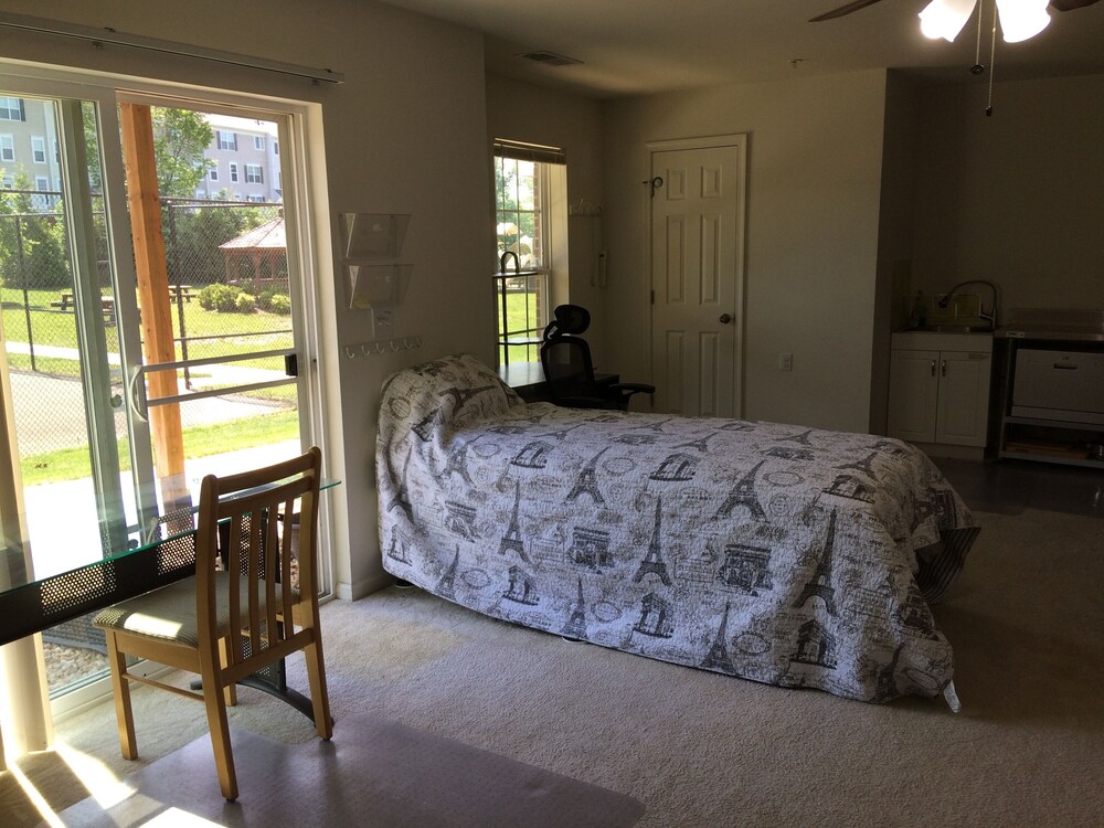 IAD/Corporate Housing/1st Fl. Large Studio Apt./60D