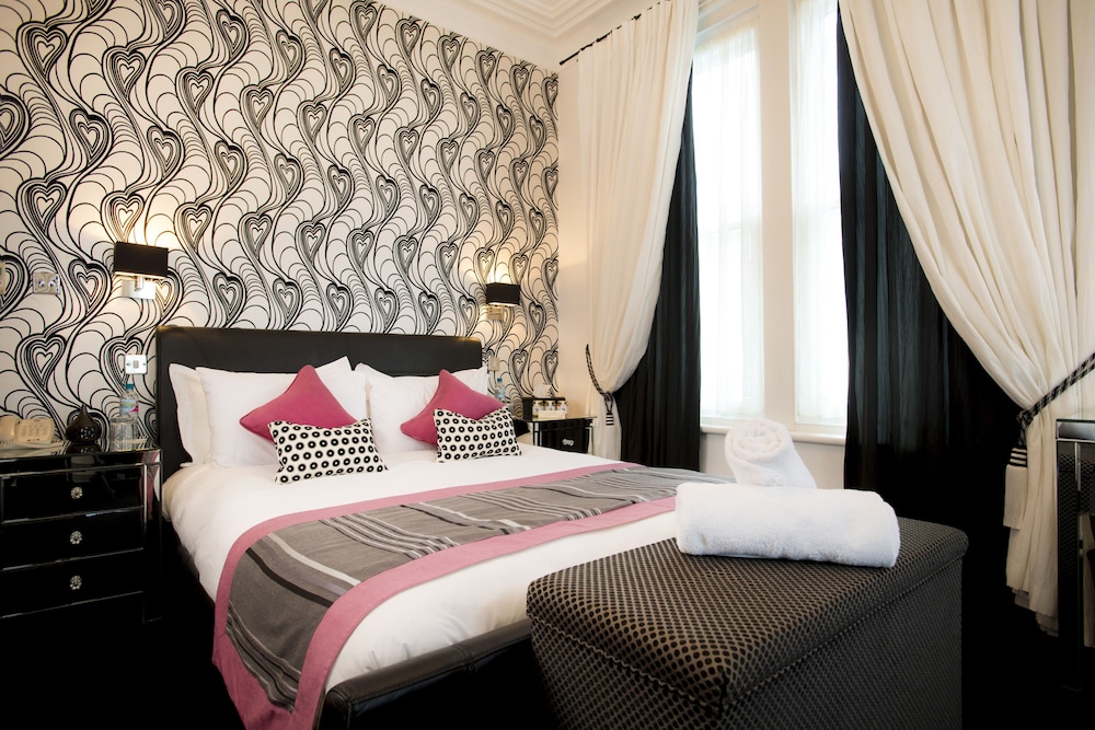 The Clarence Hotel