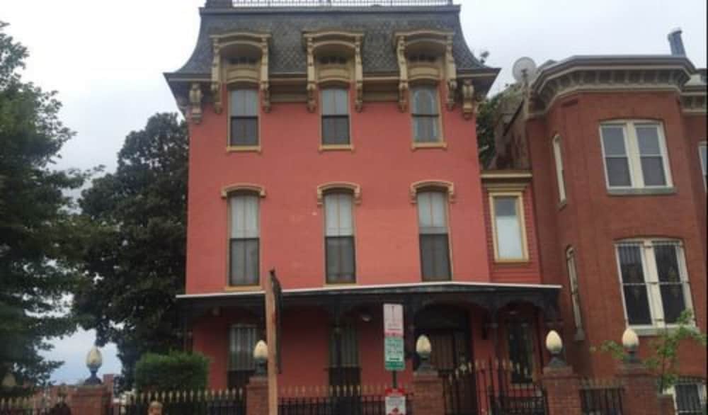 Mt Vernon Square Bed and Breakfast