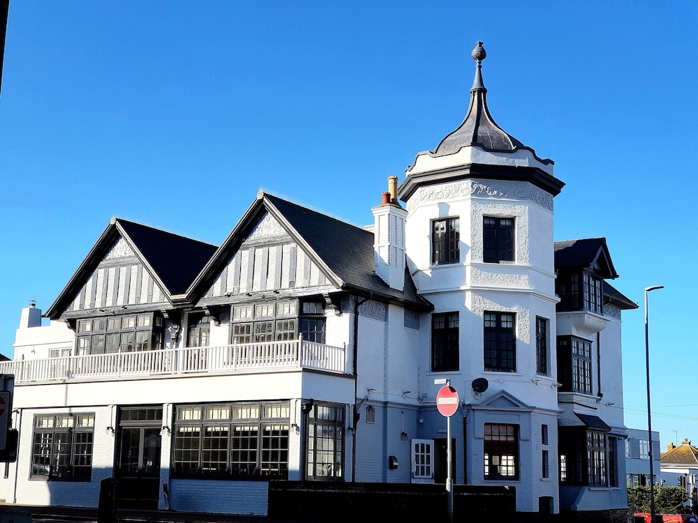 Bay Hotel